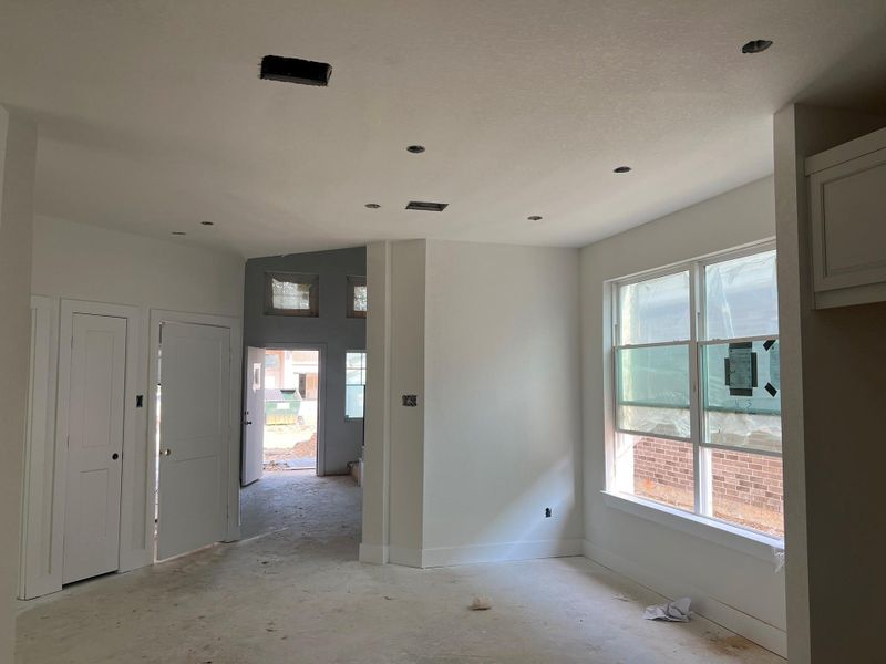 Spacious, unfurnished interior of a new home in Wood Leaf Reserve, Tomball (Image 13).