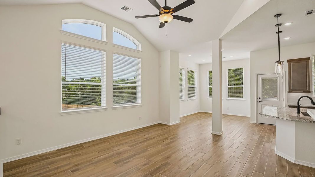 Spacious, unfurnished interior of a new home in Woodforest, Montgomery (Image 18).