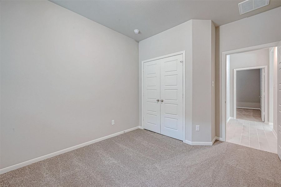Spacious, unfurnished interior of a new home in Woodland Lakes, Huffman (Image 29).