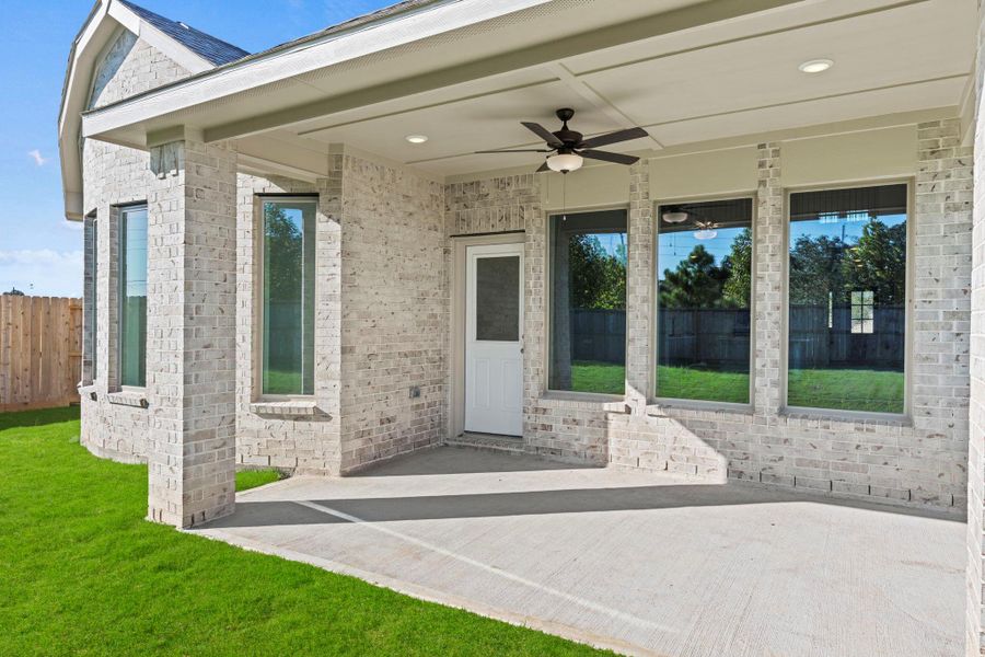 Exterior details and patio area of a home in Candela, Richmond (Image 4).