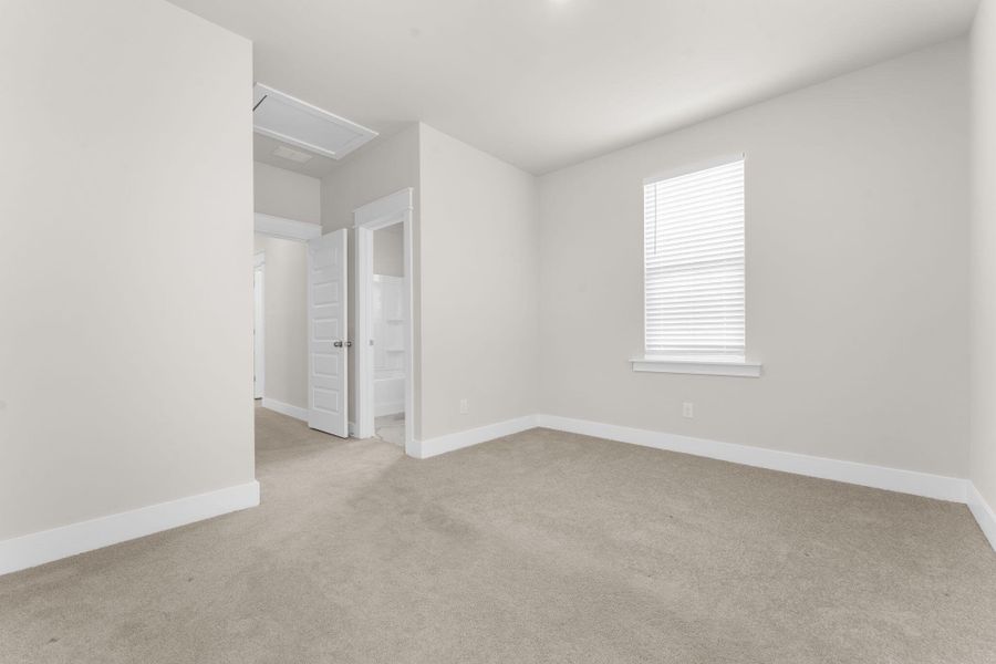 Spacious, unfurnished interior of a new home in Carnes Crossroads, Summerville (Image 40).