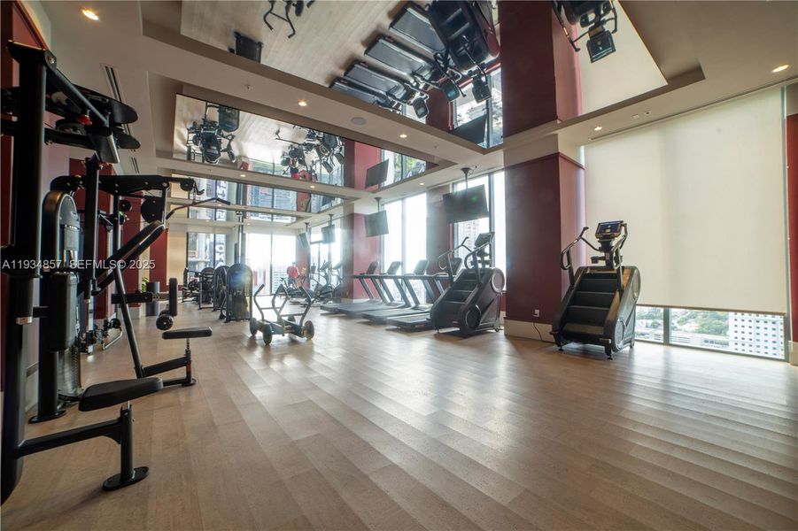 Community amenities in , Miami (Image 32).