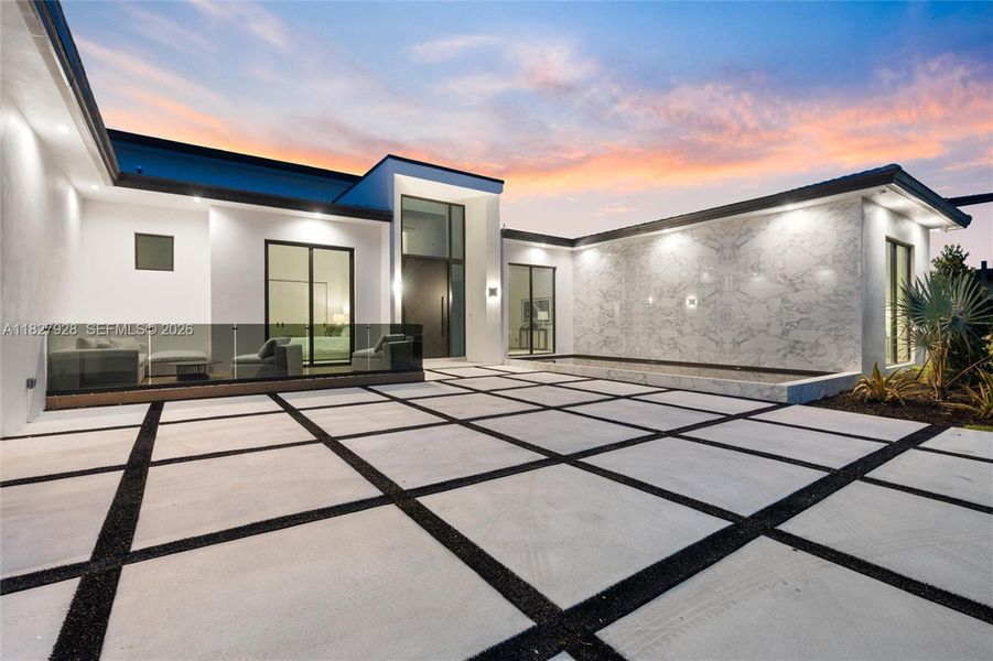 Exterior details and patio area of a home in , Davie (Image 28).