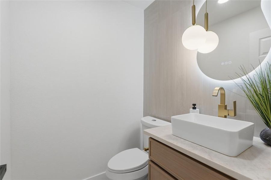 Furnished interior view inside a new home in , Dallas (Image 8).