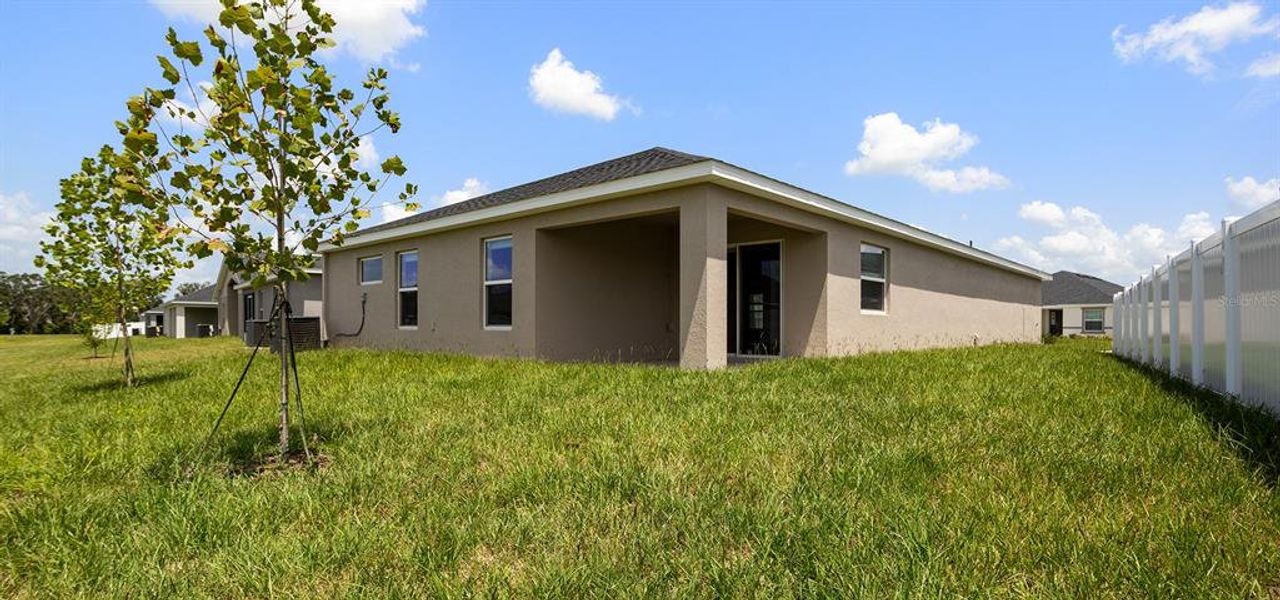 Exterior details and patio area of a home in Stonebridge North, Zephyrhills (Image 3).