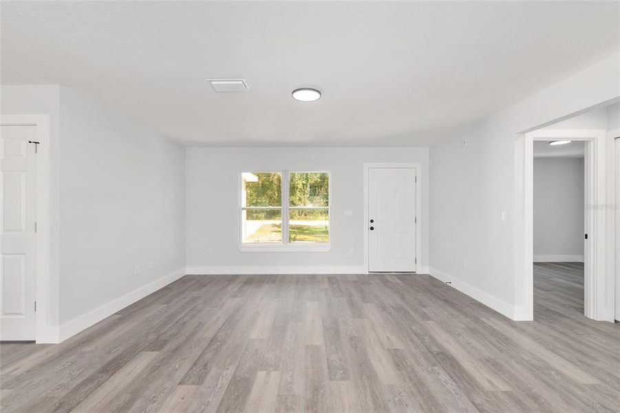 Spacious, unfurnished interior of a new home in , Ocala (Image 32).