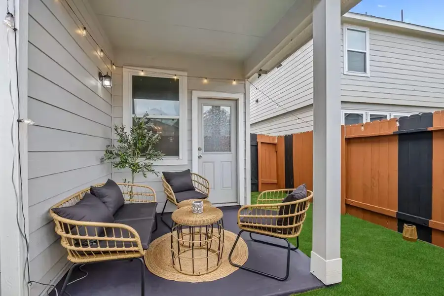 Exterior details and patio area of a home in Imperial Heights, Houston (Image 1). Exterior details and patio area of a home in Imperial Heights, Houston (Image 1).