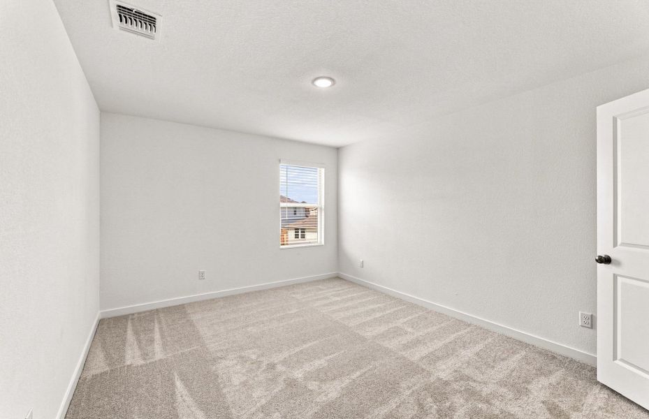 Spacious, unfurnished interior of a new home in Sonterra, Jarrell (Image 40).