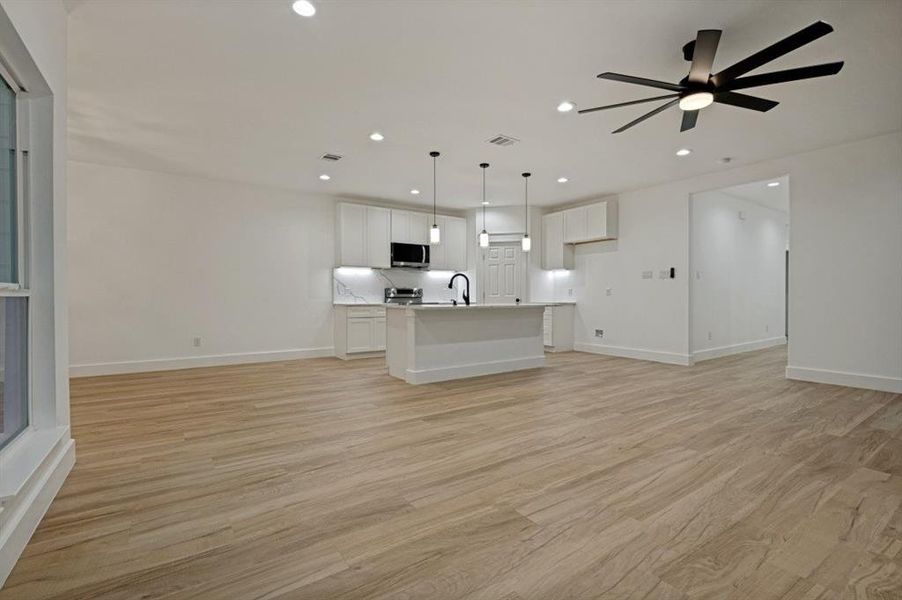 Spacious, unfurnished interior of a new home in , Seagoville (Image 21).