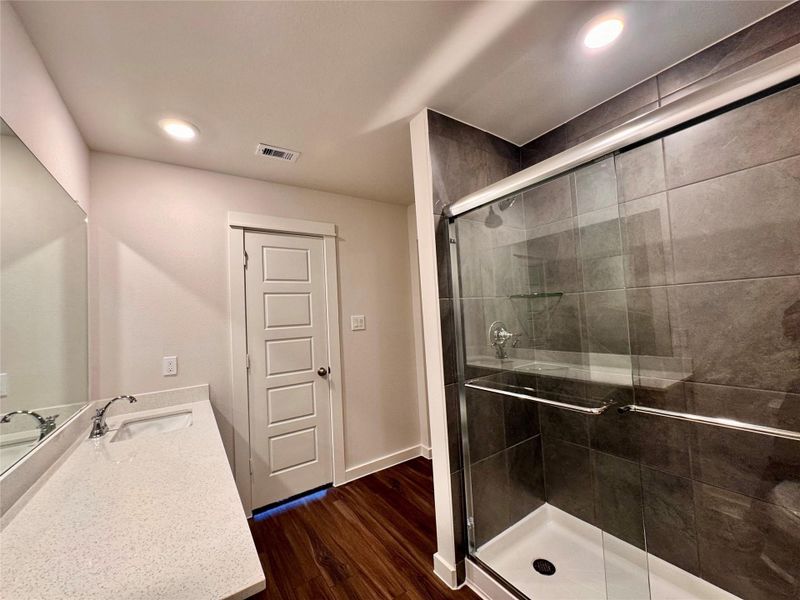 Furnished interior view inside a new home in Santa Fe, Cleveland (Image 8).