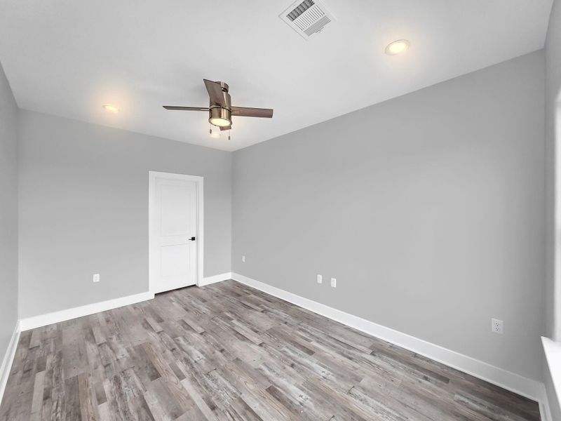 Spacious, unfurnished interior of a new home in , Bolivar (Image 29).