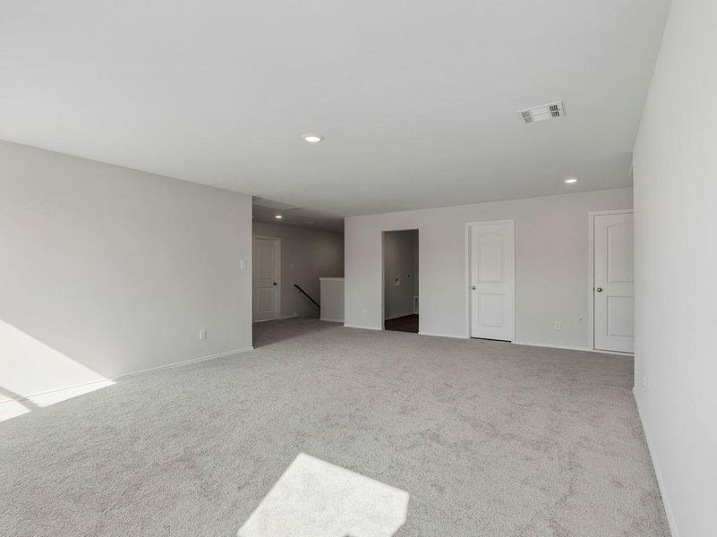 Spacious, unfurnished interior of a new home in Shirey Forest - Branches, Lufkin (Image 25).