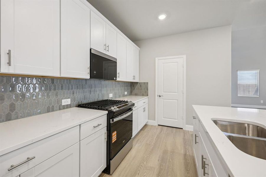 Photo is not of the actual home, but is an inspirational photo of builder’s model home and may depict options, furnishings, and/or decorator features that are not included. Photo is not of the actual home, but is an inspirational photo of builder’s model home and may depict options, furnishings, and/or decorator features that are not included.