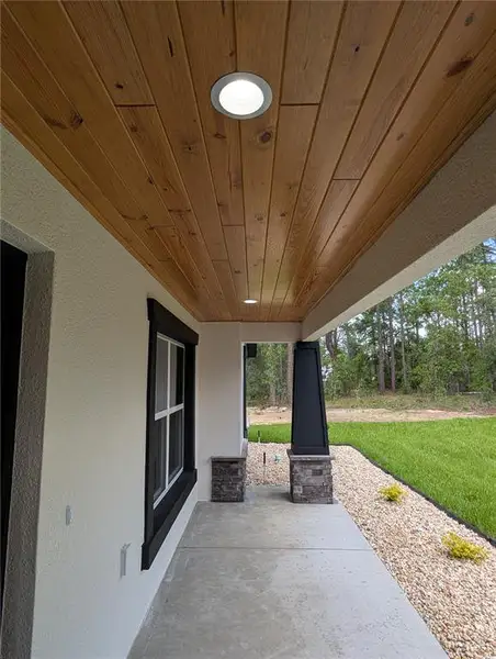 Exterior details and patio area of a home in , Dunnellon (Image 4). Exterior details and patio area of a home in , Dunnellon (Image 4).
