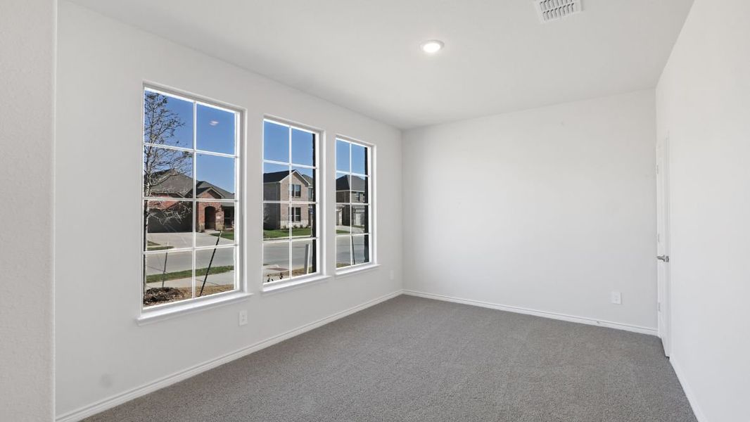 Spacious, unfurnished interior of a new home in The Preserve at Forum, Grand Prairie (Image 8).
