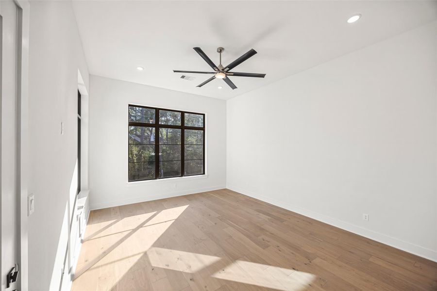 Spacious, unfurnished interior of a new home in , Houston (Image 35).