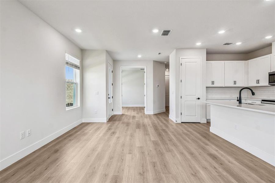 Spacious, unfurnished interior of a new home in North River Ranch – Townhomes, Parrish (Image 22).