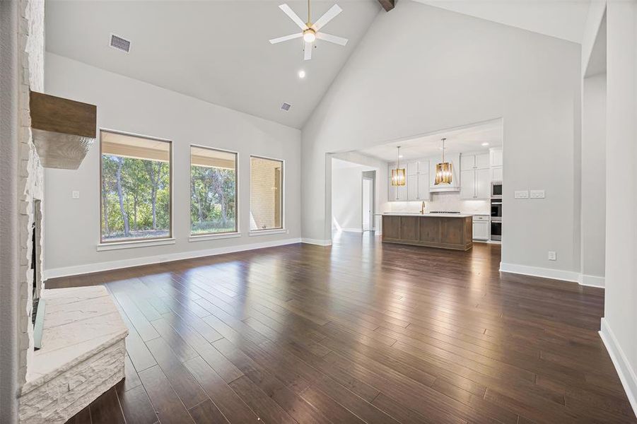 Spacious, unfurnished interior of a new home in Waterfall Ranch - 1 Acre Lots, Waxahachie (Image 17). Spacious, unfurnished interior of a new home in Waterfall Ranch - 1 Acre Lots, Waxahachie (Image 17).