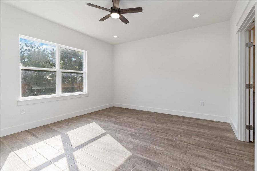 Primary bedroom without virtual staging Primary bedroom without virtual staging