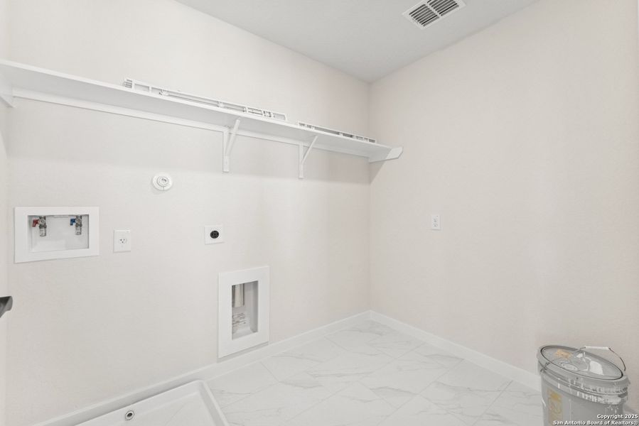 Spacious, unfurnished interior of a new home in Mayfair - Select Garden Series, New Braunfels (Image 16).