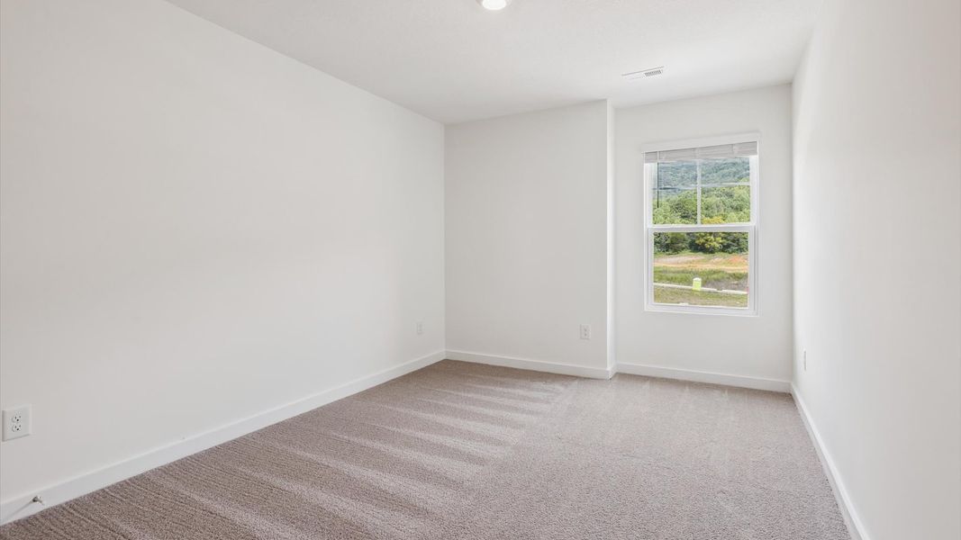 Spacious, unfurnished interior of a new home in Emory Creek, Harriman (Image 14).