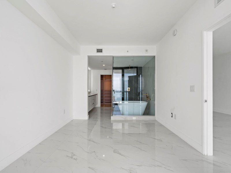 Spacious, unfurnished interior of a new home in Aria Reserve, Miami (Image 15). Spacious, unfurnished interior of a new home in Aria Reserve, Miami (Image 15).