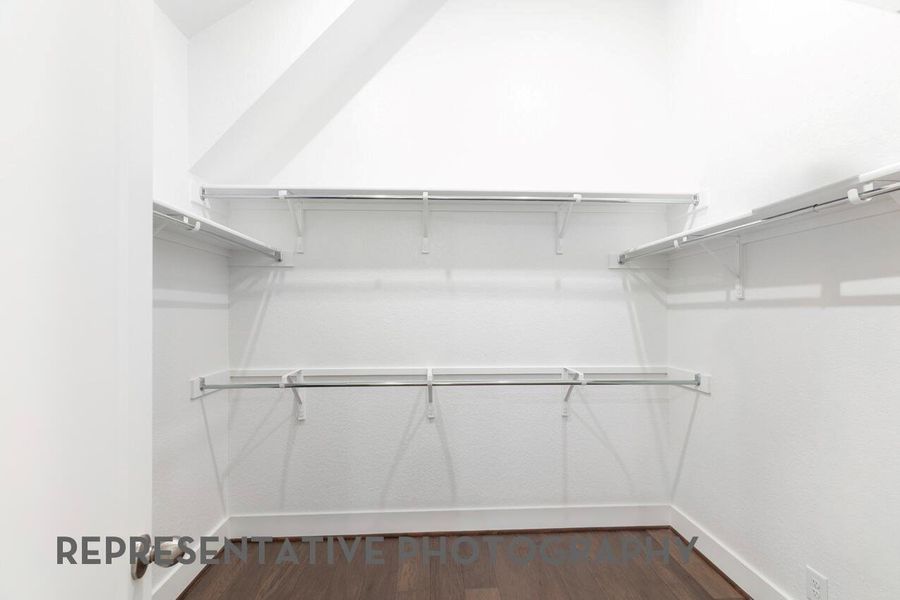 Spacious, unfurnished interior of a new home in Evergreen, Conroe (Image 21).