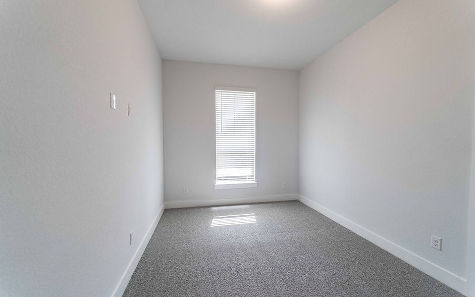 Spacious, unfurnished interior of a new home in Solterra, Mesquite (Image 17).