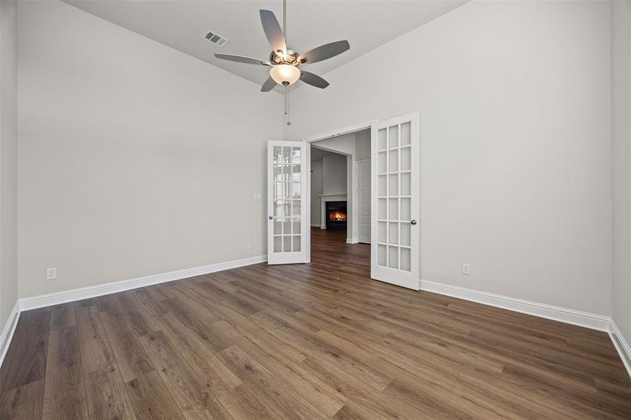 Spacious, unfurnished interior of a new home in Tuscan Estates (1 Acre Lots), Waxahachie (Image 14). Spacious, unfurnished interior of a new home in Tuscan Estates (1 Acre Lots), Waxahachie (Image 14).