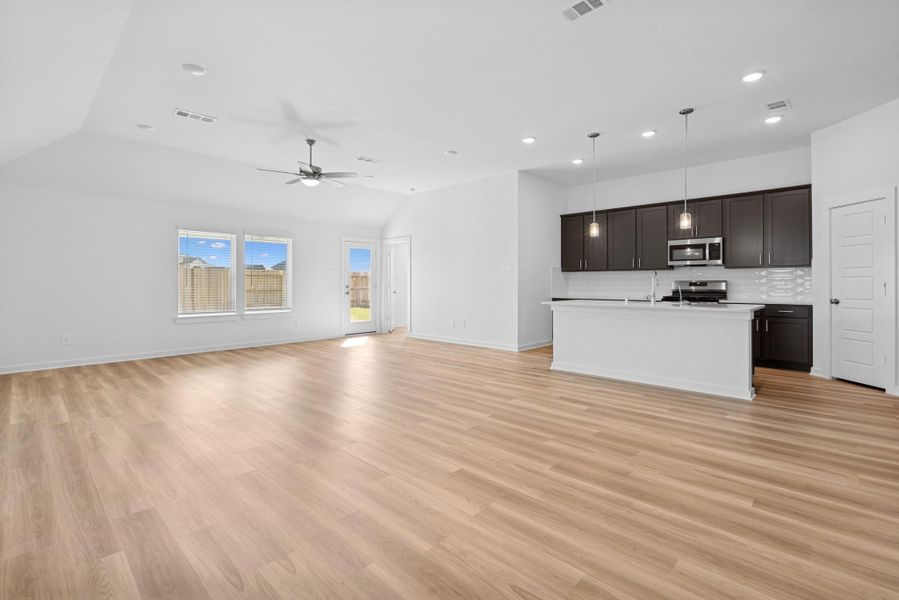 Spacious, unfurnished interior of a new home in Pinewood at Grand Texas, New Caney (Image 9).