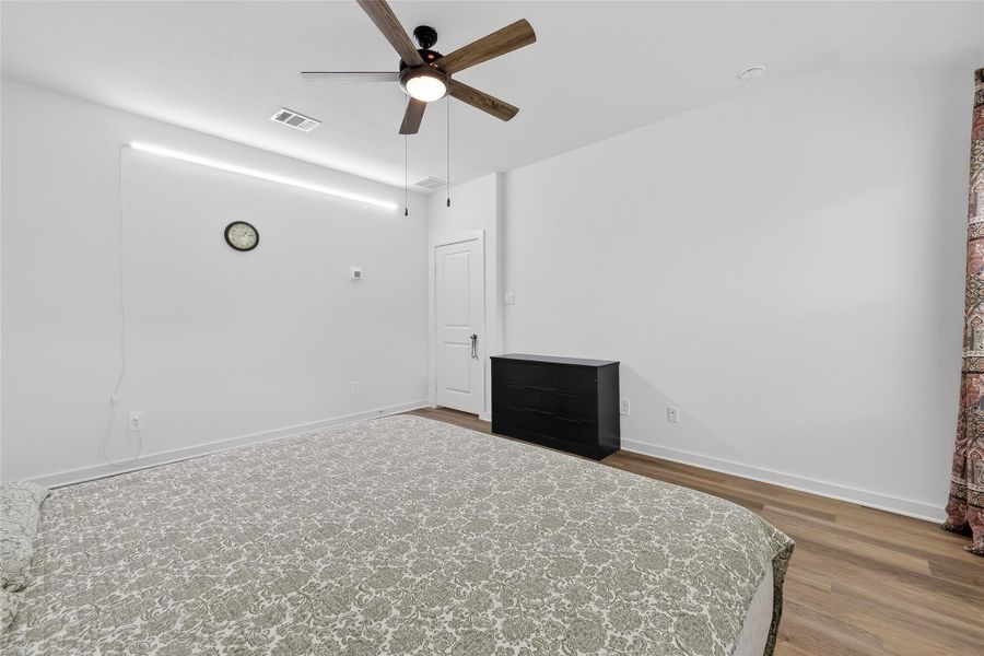 Spacious, unfurnished interior of a new home in Evergreen, Rosenberg (Image 20).