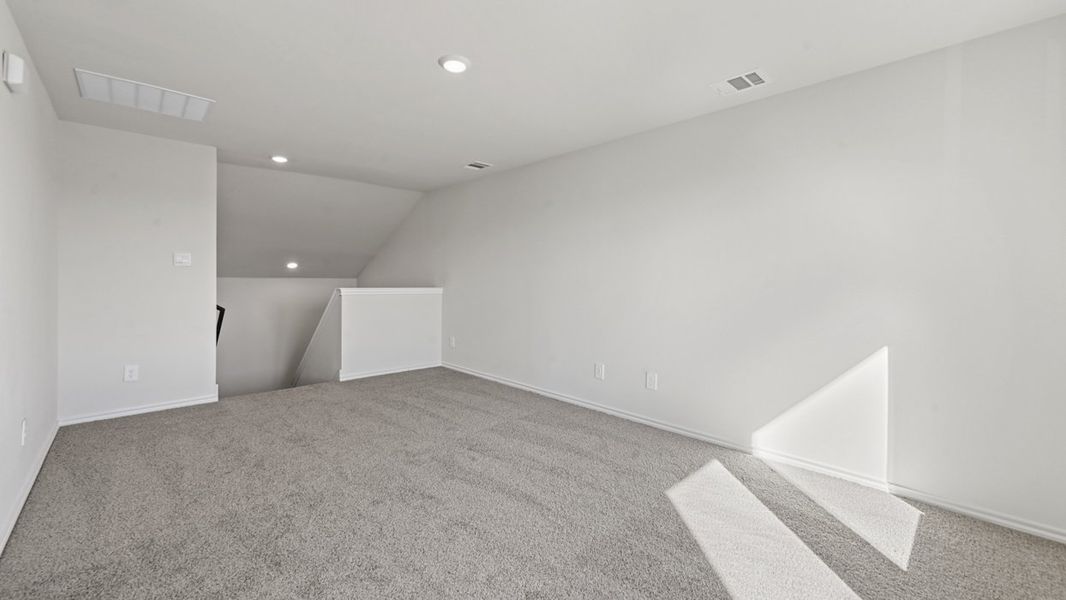 Spacious, unfurnished interior of a new home in Oak Valley Estates, Bullard (Image 17).