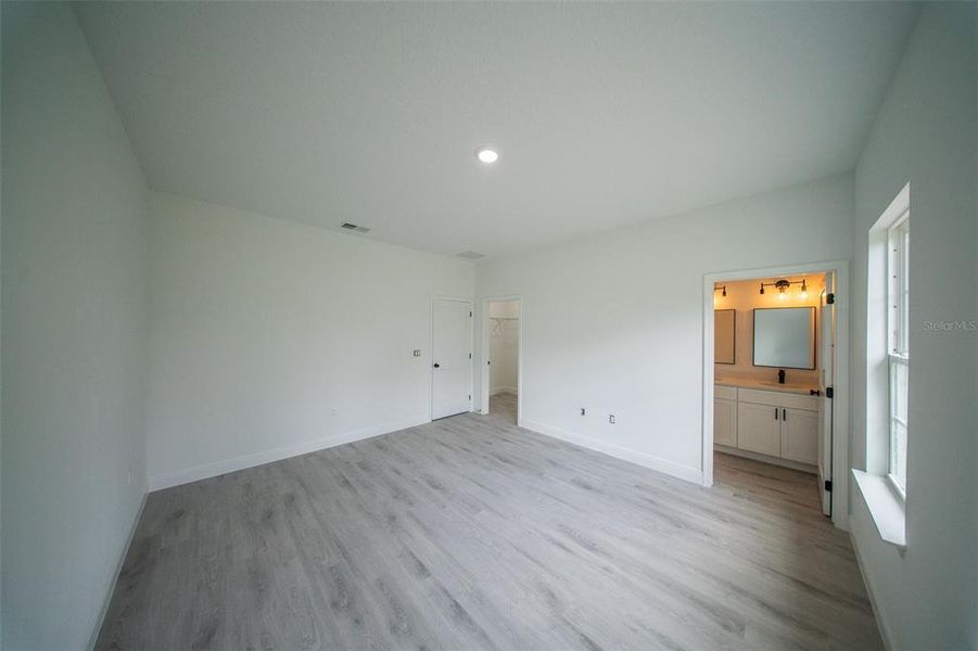 Spacious, unfurnished interior of a new home in , Ocala (Image 19).