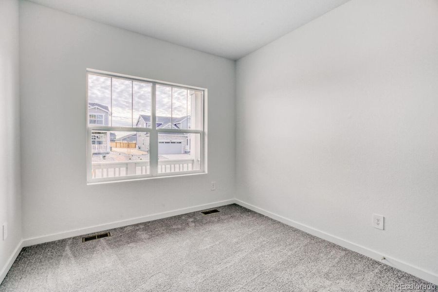 Spacious, unfurnished interior of a new home in Ledge Rock, Johnstown (Image 10).