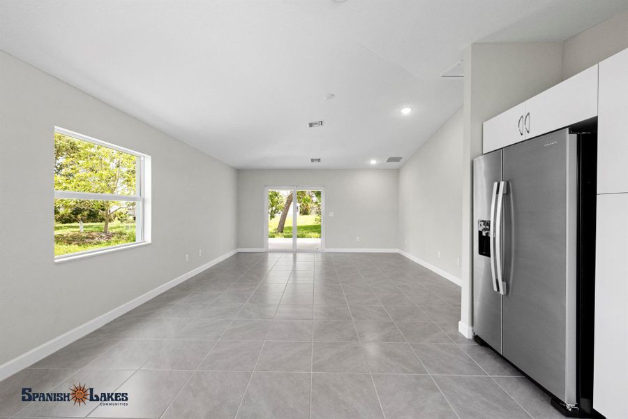 Spacious, unfurnished interior of a new home in , Fort Pierce (Image 18).