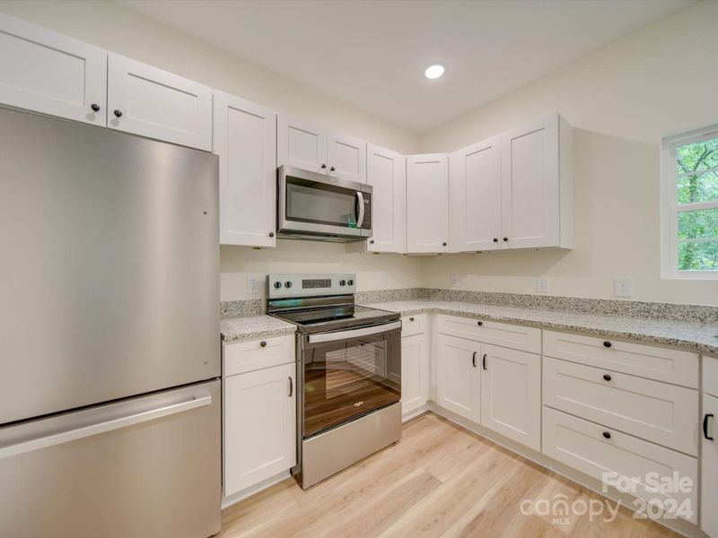 Kitchen complete with SS appliances