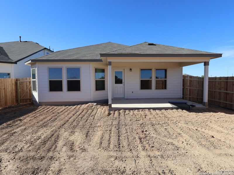 Exterior details and patio area of a home in Agave, San Antonio (Image 3).