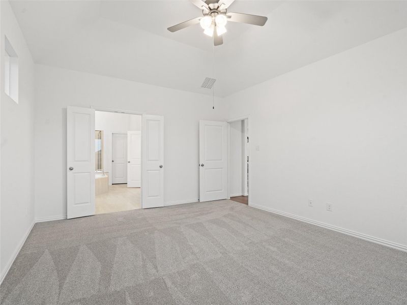 Spacious, unfurnished interior of a new home in Brookewater, Rosenberg (Image 31).