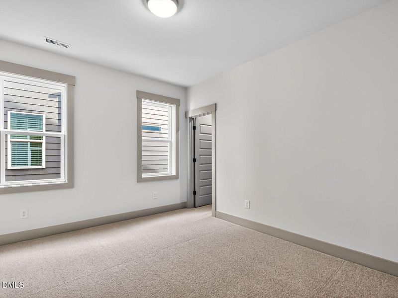 025-1280x960-bedroom