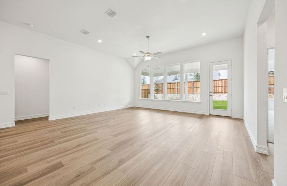 Representative unfurnished interior of a home built from the Azle by Pulte Homes in Indigo Bay, Myrtle Beach (Image 10).