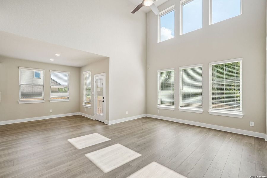 Spacious, unfurnished interior of a new home in Fox Falls, Boerne (Image 39).
