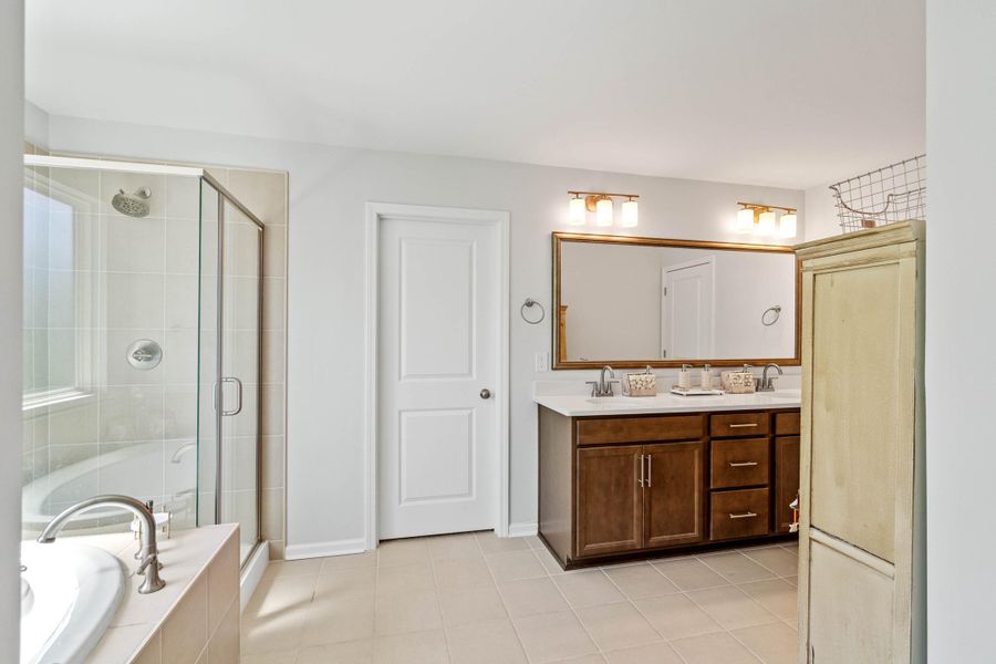Furnished interior view inside a new home in , Beaufort (Image 46).