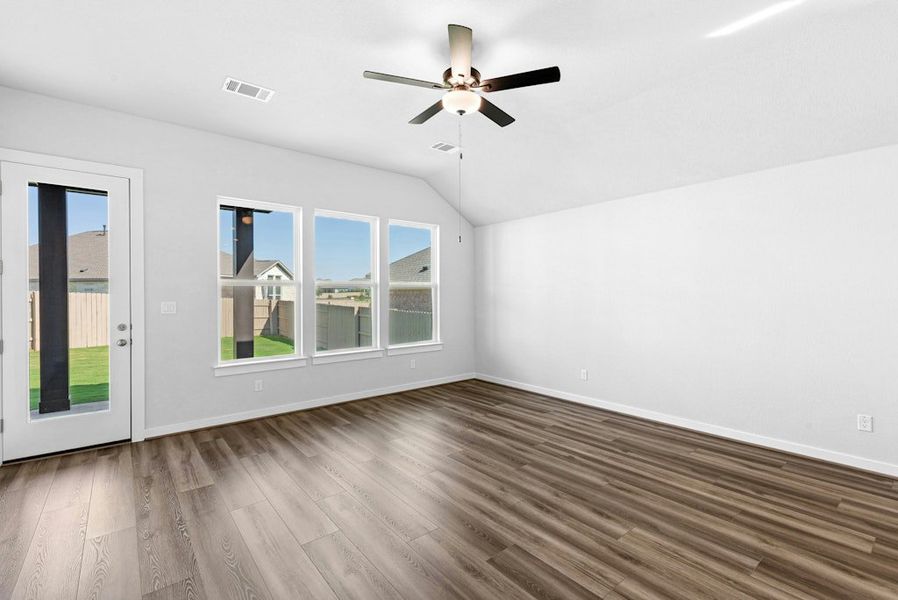 Spacious, unfurnished interior of a new home in The Colony, Bastrop (Image 22).