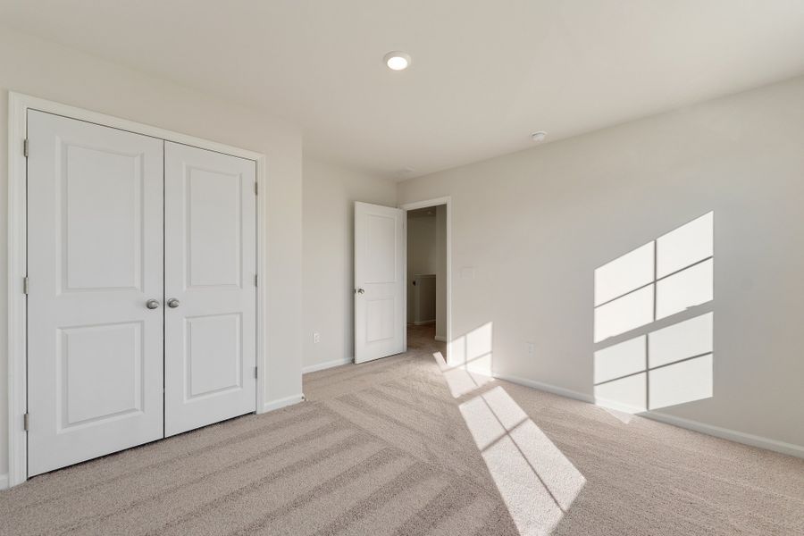 Spacious, unfurnished interior of a new home in Richmond Hill, Inman (Image 25).