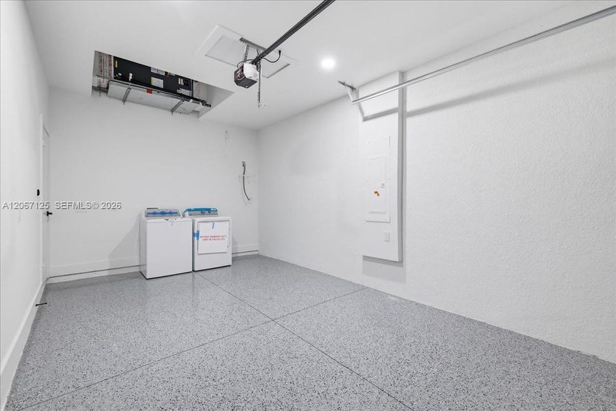 Spacious, unfurnished interior of a new home in , Lehigh Acres (Image 20).