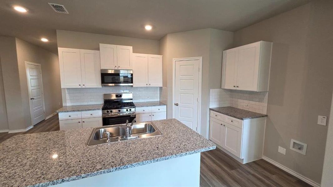 Furnished interior view inside a new home in Trails of Elizabeth Creek, Fort Worth (Image 5).