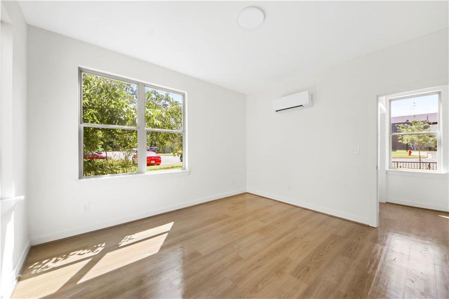 Spacious, unfurnished interior of a new home in , Atlanta (Image 9).
