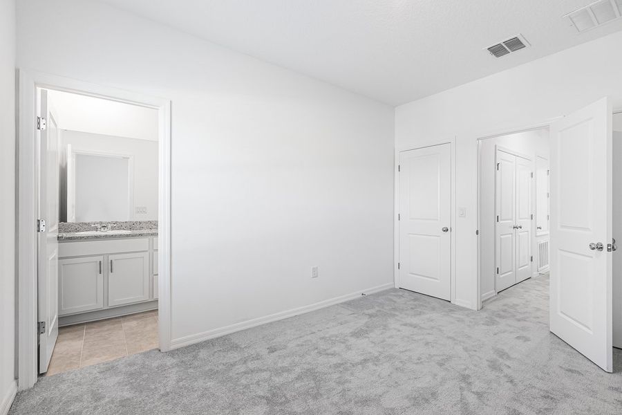 Spacious, unfurnished interior of a new home in Sabal Terrace, Jacksonville (Image 31).