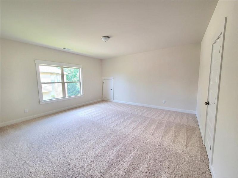 Spacious, unfurnished interior of a new home in , Jefferson (Image 30).