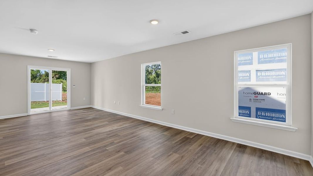 Spacious, unfurnished interior of a new home in Baxter Village, Boiling Springs (Image 18).